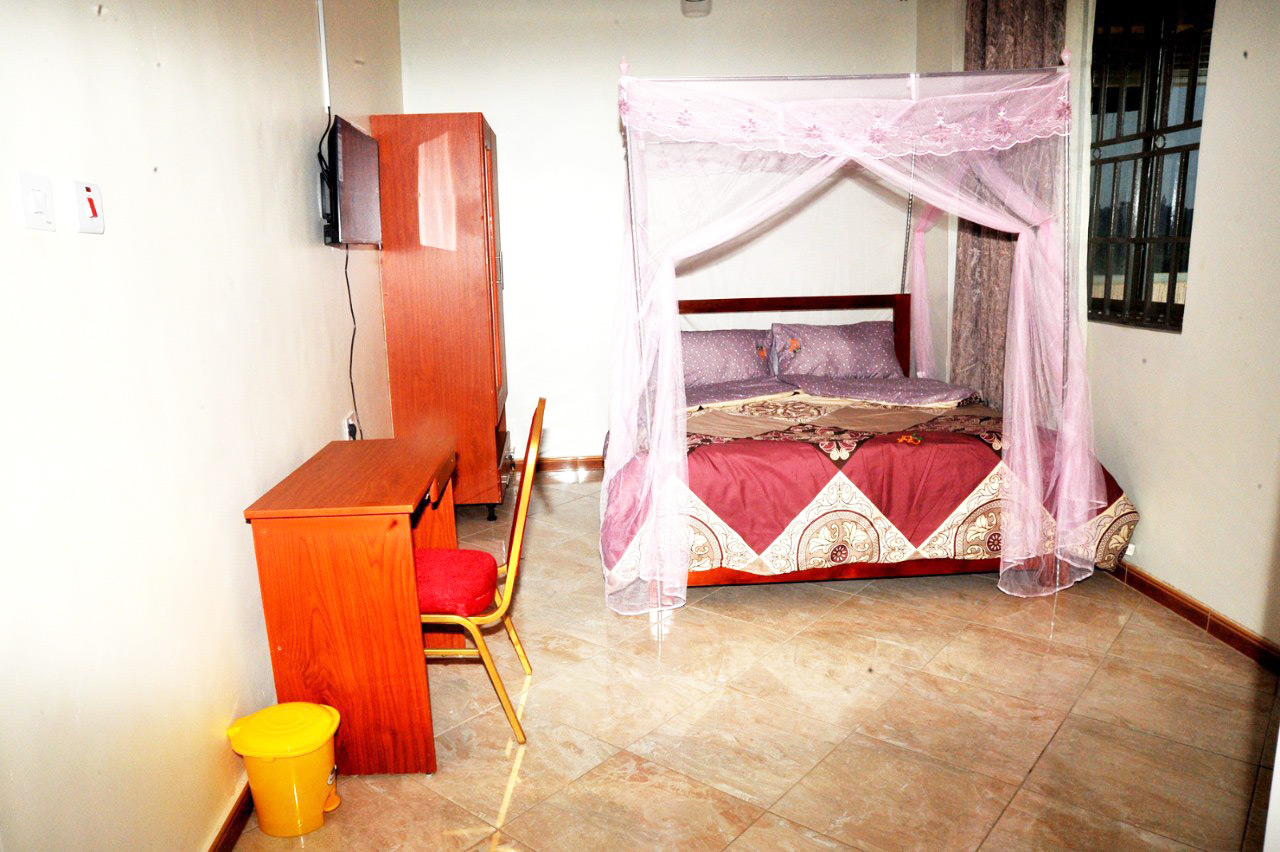 Single Room Shared Bath